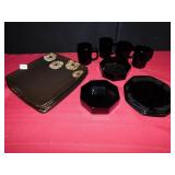 4 BLACK DINNER PLATES WITH FLOWER DESIGN, 6