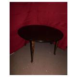 ROUND TABLE WITH 2 EXTRA LEAVES