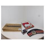 WOOL BYDAND HAT, TISSUE BOX, RAZOR ETC.