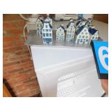 HAMMERED ALUM TRAYWITH RYNBENDE CERAMIC HOUSES