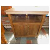 PRESSED WOOD MODERN ROLLING STAND