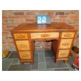 KNEEHOLE DESK 40"X 19"X30"H