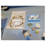 MONET NECKLACE AND BRACELET GOLDTONE SET, PINS,