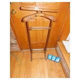 MODERN VALET STAND 42" H X 18" W