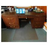 OFFICE DESK WITH KEYS 28H 60W 30D