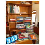 LARGE GROUP OF BOOKS INCLUDING GOLFING,