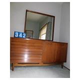 MID CENTURY BEDROOM SET INCLUDING DRESSER42H 38W