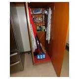 BROOM SWIFFER WET JET, SCRUBBIES, ETD