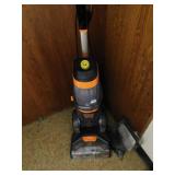 BISSEL RUG SCRUBBER, REVOLUTION