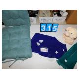 SLEEVELESS TOP, PIG BANK, SEAT CUSHIONS NO SKID