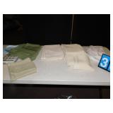 TEA LIGHTS, SNOW WHITE PARTY PLATE SET, TABLE