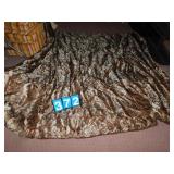 COMFORTER AND THROW PILLOW