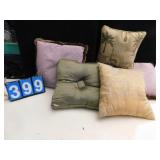 GROUP OF DECORATIVE PILLOWS