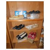 SZ. 9 SHOES - MINNETONKA 2 PAIRS, LEATHER