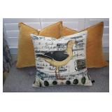 SET OF 3 PILLOWS