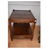 HENREDON OAK LAMP TABLE W/ 1 DRAWER 21" X 27" X