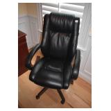 LEATHER OFFICE CHAIR BROYHILL BLACK W/ WOOD