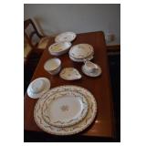 SET OF CHINA CROWN ENGLAND 8 DINNER PLATES,