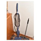 BISSEL FEATHER WEIGH SWEEPER