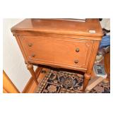 SEWING MACHINE & CABINET W/ FOOT CONTROL