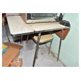SMALL KITCHEN TABLE WWITH 2 CHAIRS SEAT RIPPED