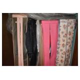 LARGE GROUP OF WOMENS CLOTHES VARIETY OF SIZES