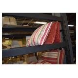 3 PILLOWS BRICK AND STRIPPED