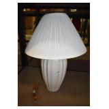 CERAMIC BEIGE 25" H W/ SHADE