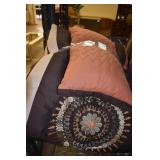 QUEEN COMFORTER BROWN/BEIGE W/ MATCHING PILLOW
