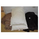 2 SOFT BLANKETS W/ 2 PILLOWS