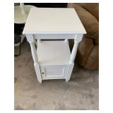 SMALL WHITE SIDE STAND