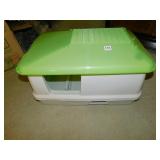 DELUXE LITTER BOX VENTED TOP NEW