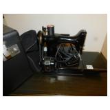 SINGER 221 SEWING MACHINE WITH CASE LIKE NEW