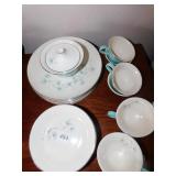 TAYLOR SMITH TAYLOR CHINA SET, 8 PLATES, 8 BOWLS,