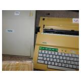 ROYALALPHA 100 TYPEWRITER