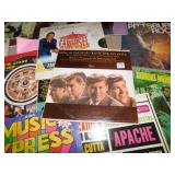 GROUP OF ALBUMS INCLUDES WAYNE NEWTON