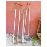 GROUP OF GARDEN TOOLS