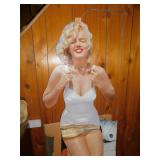 MARILYN MONROE CUTOUT
