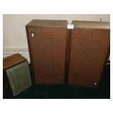 THE FISHER 102 PAIR OF SPEAKERS, ZENITH 8 SPEAKER