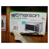 EMERSON MICROWAVE OVEN NEW