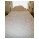 CHENILLE STYLE BEDSPREAD QUEEN SIZE