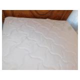 CHENILLE BEDSPREAD QUEEN SIZE & PILLOW