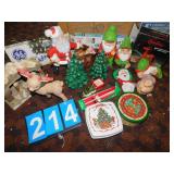 LARGE GROUP OF CHRISTMAS DECORATIONS INCLUDING