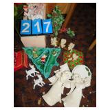 GROUP OF CHRISTMAS DECORATIONS INCLUDING CERAMIC