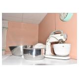 VINTAGE MIXER W/ STAINLESS BOWLS