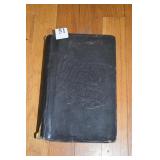 UNIVERSAL ENCYCLOPEDIA 1965 LEATHER BEND