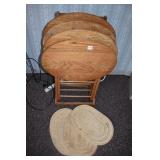 SET OF 4 OVAL WOOD TV TRAYS, THREE WOVEN STRAW