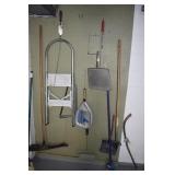 METAL DUSTPAN, STEP LADDER, TREE STOP