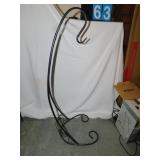 METAL HANGING STAND; H:39" BASE: 14"D X 14"W