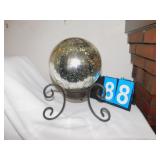 TWO MERCERIZED BALL WITH METAL BASE